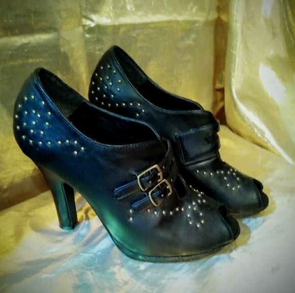 Newport News Leather studded mary Jane heels - Picture 2 of 6